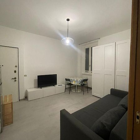 Lovely Apartment Near Centrale Milan Luaran gambar