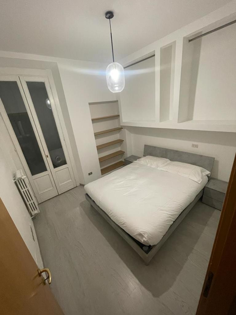 Lovely Apartment Near Centrale Milan Luaran gambar